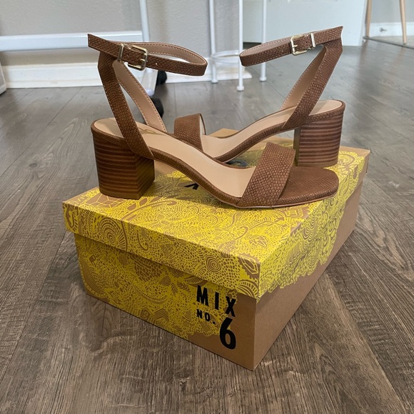 Brand New Beautiful Brown Sandals - Picture 1 of 9